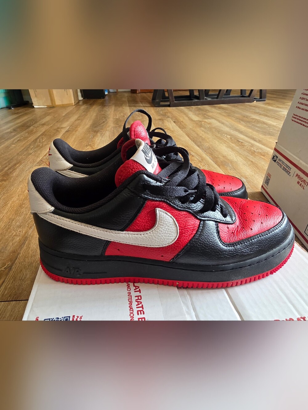 Used Mens Nike Air Force 1's Low-Tops Size 9.5 No Box & In Good Condition
